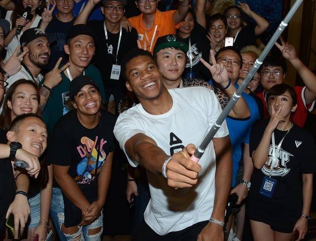 三豪门的即 三豪门的即